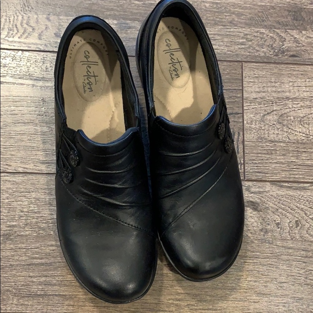 Clarks collection black low heeled shoe 9 1/2